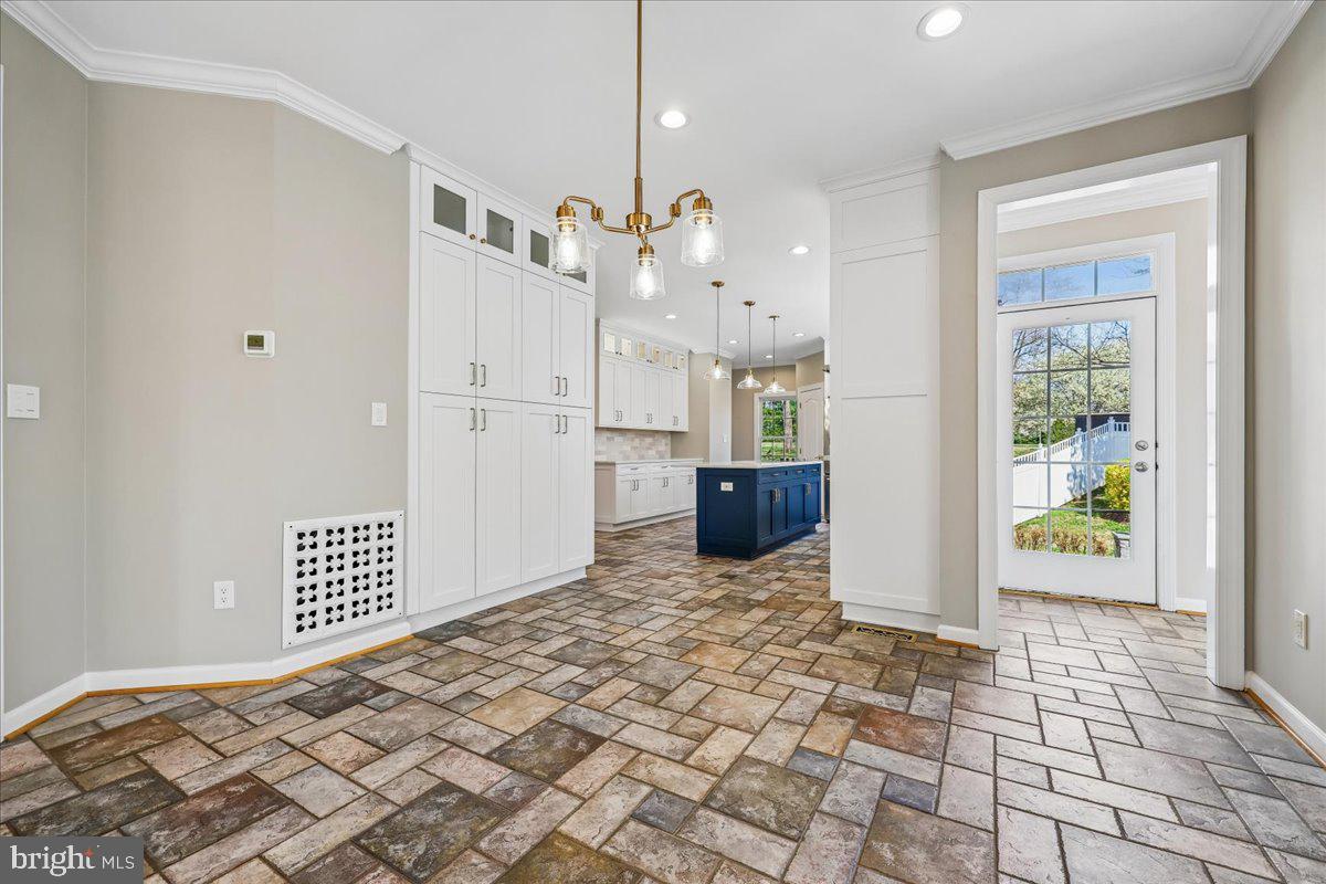 15200 COUNTRY GLEN COURT