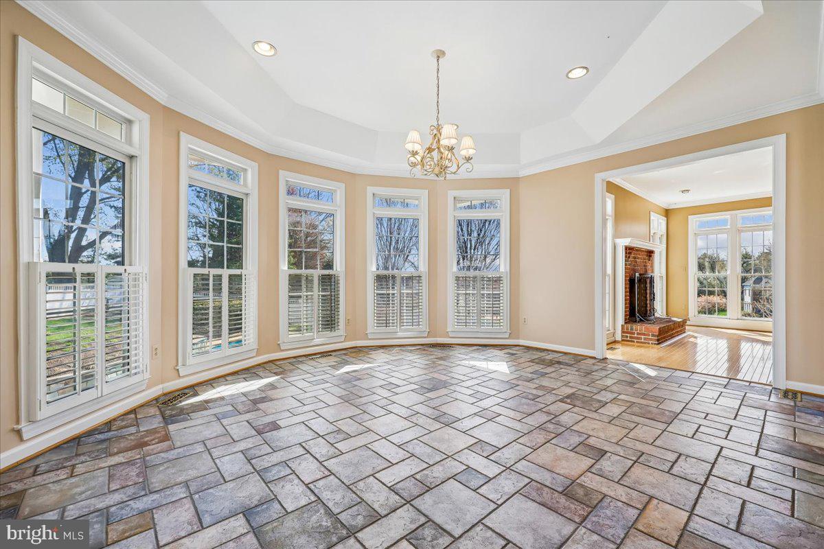 15200 COUNTRY GLEN COURT