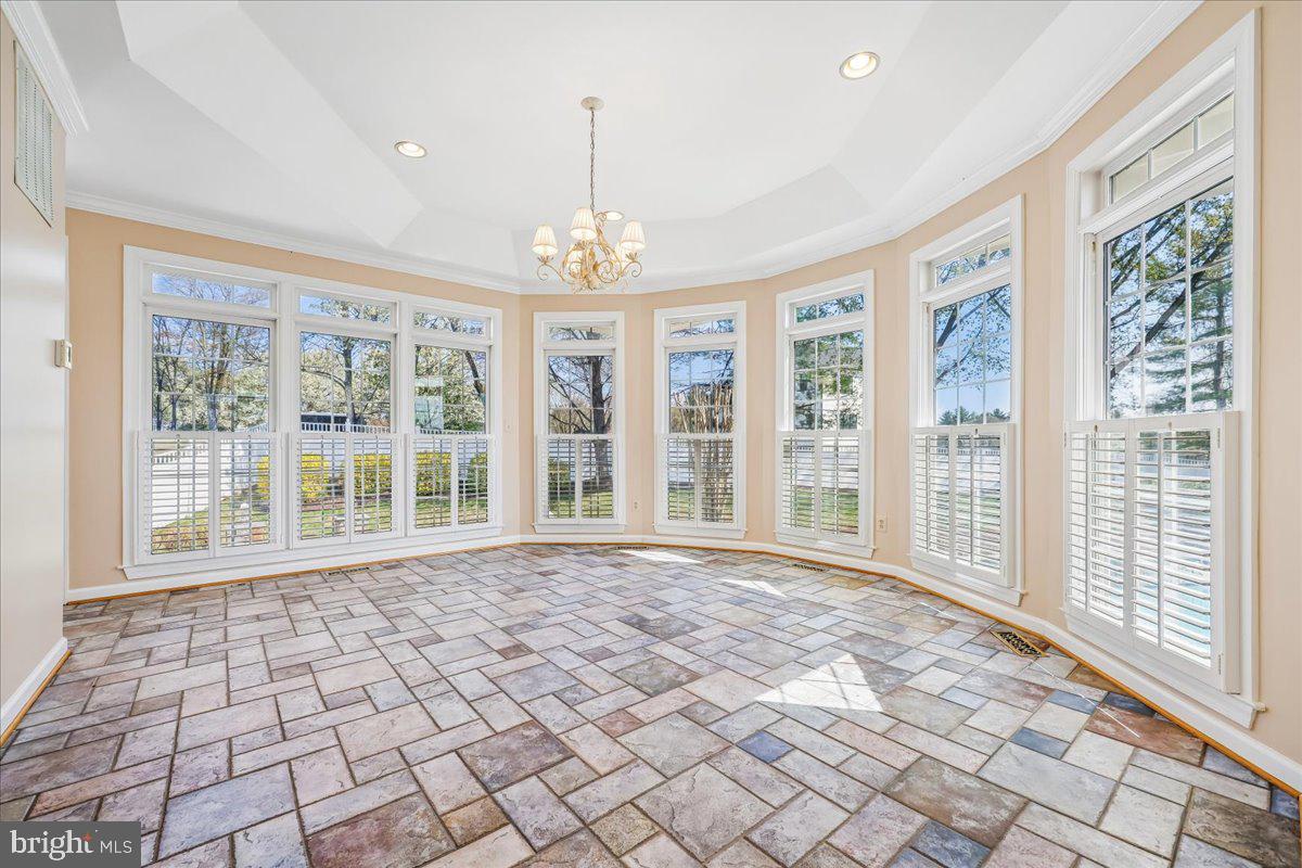 15200 COUNTRY GLEN COURT