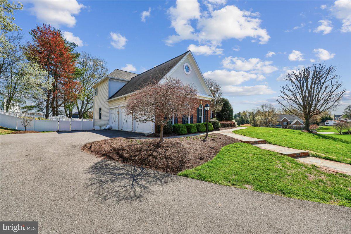 15200 COUNTRY GLEN COURT