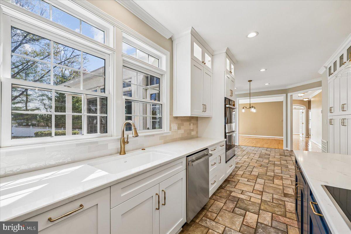 15200 COUNTRY GLEN COURT