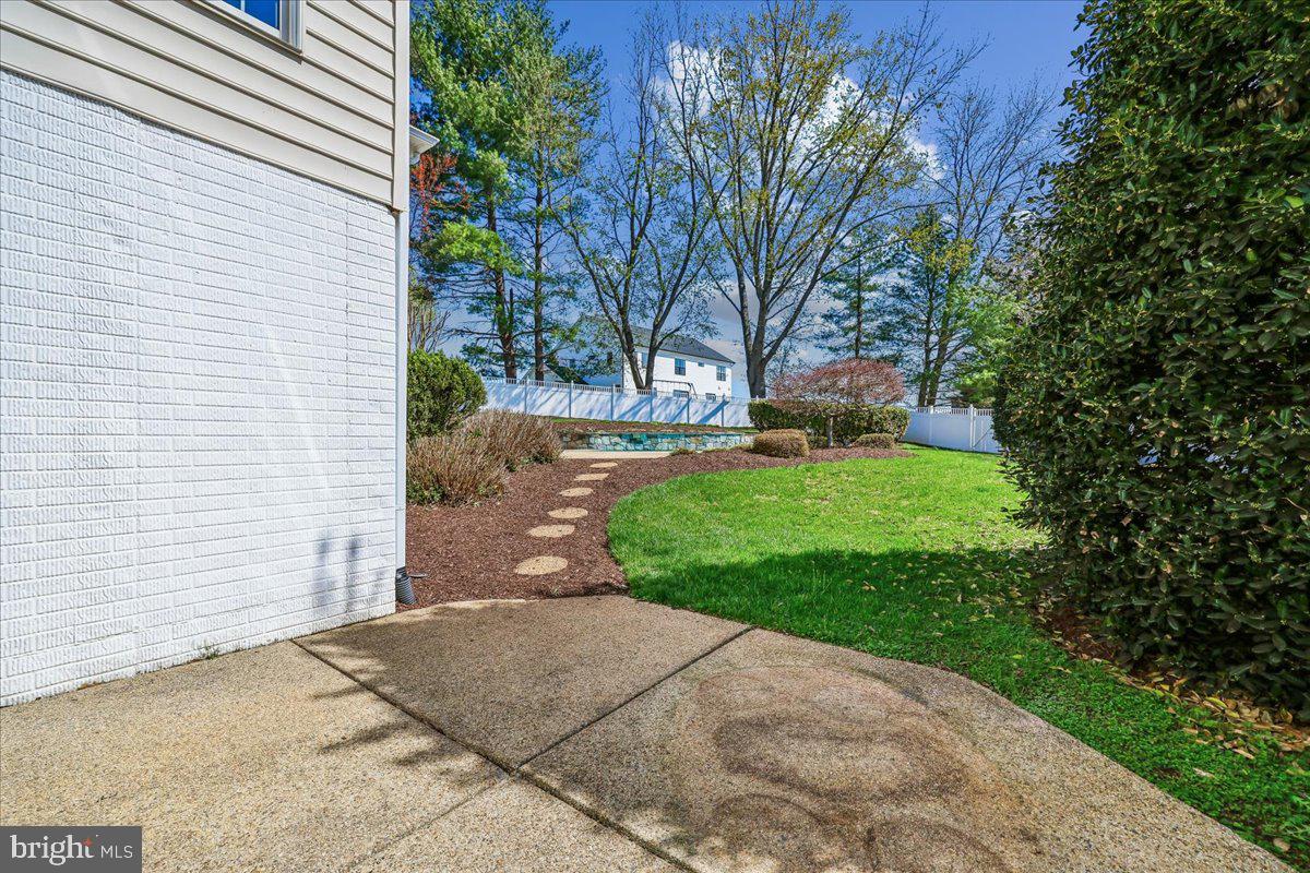 15200 COUNTRY GLEN COURT