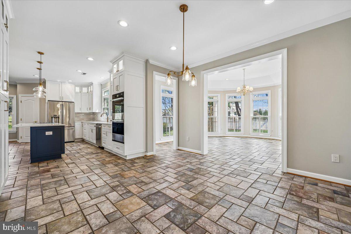 15200 COUNTRY GLEN COURT