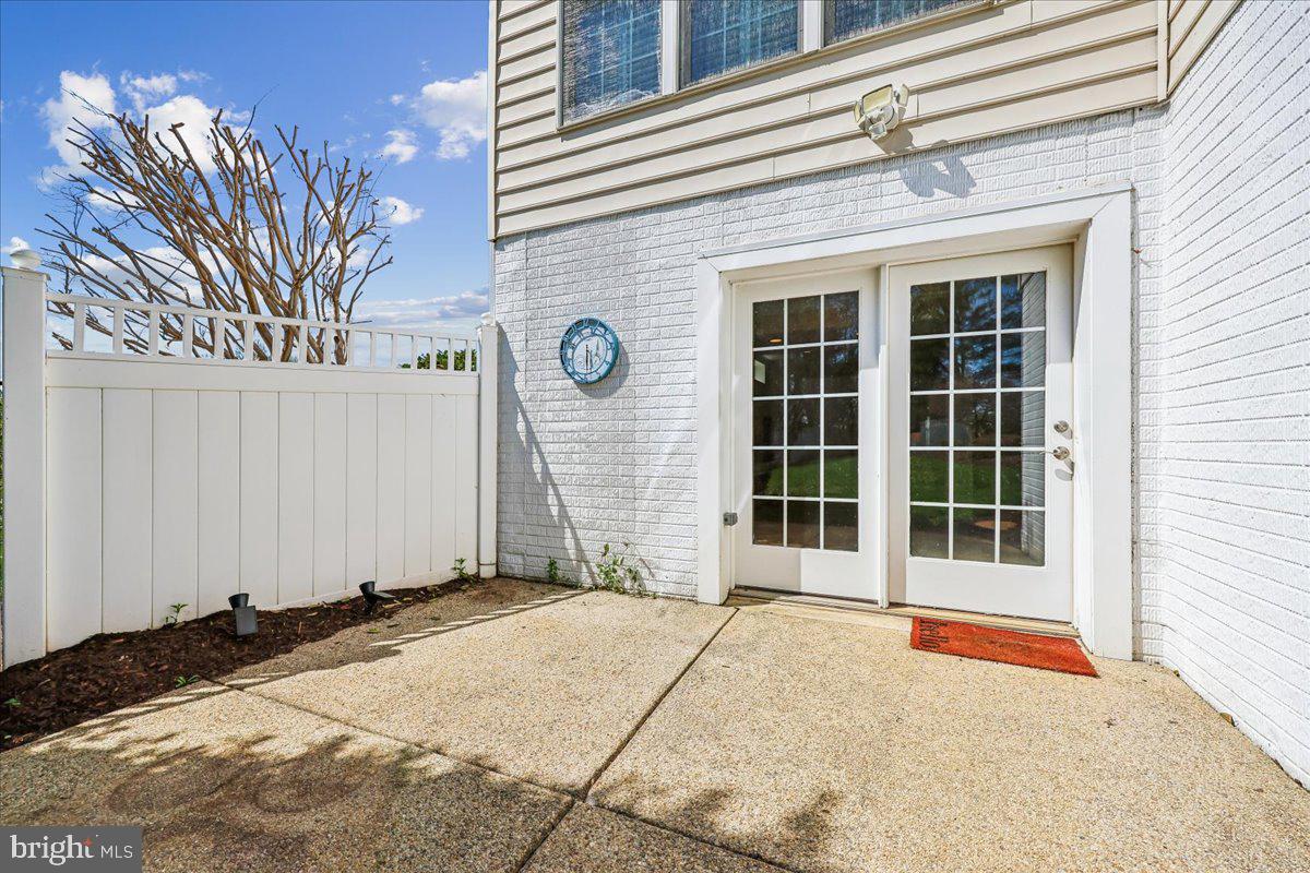 15200 COUNTRY GLEN COURT