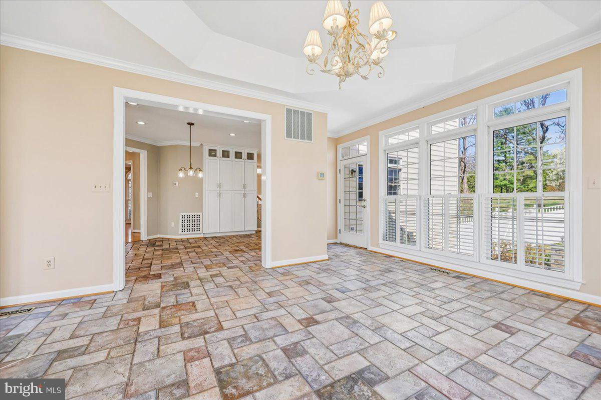 15200 COUNTRY GLEN COURT