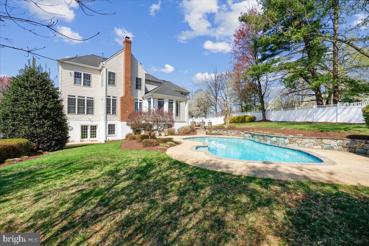 15200 COUNTRY GLEN COURT