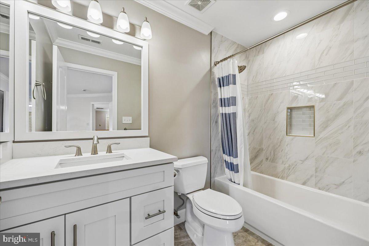 15200 COUNTRY GLEN COURT