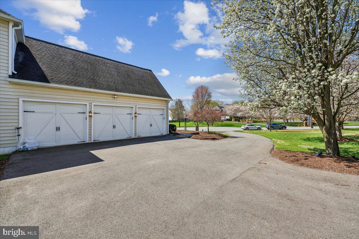 15200 COUNTRY GLEN COURT