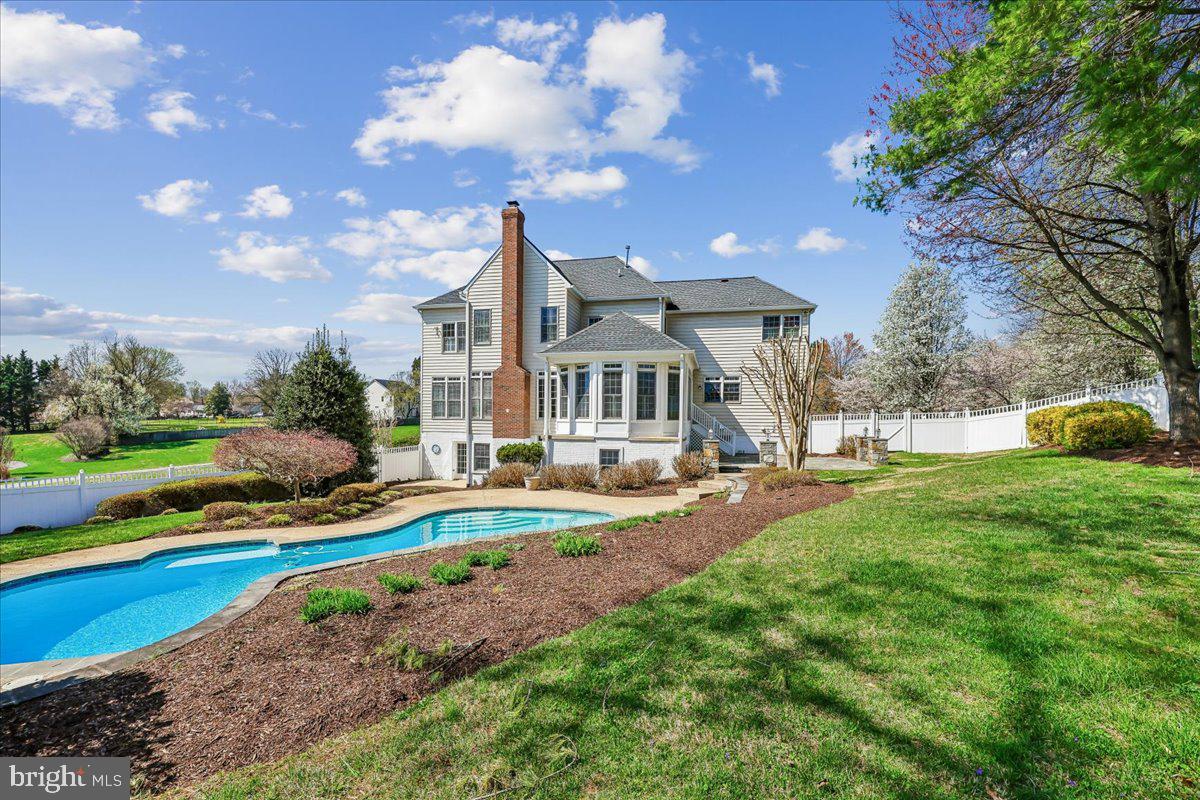 15200 COUNTRY GLEN COURT