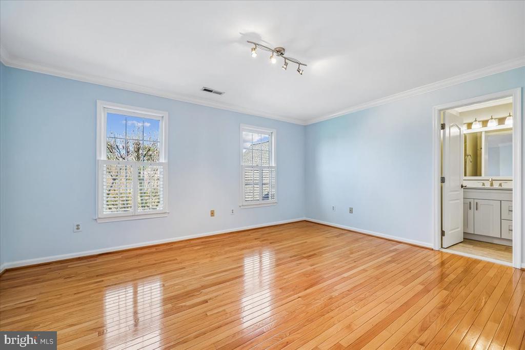 15200 COUNTRY GLEN COURT