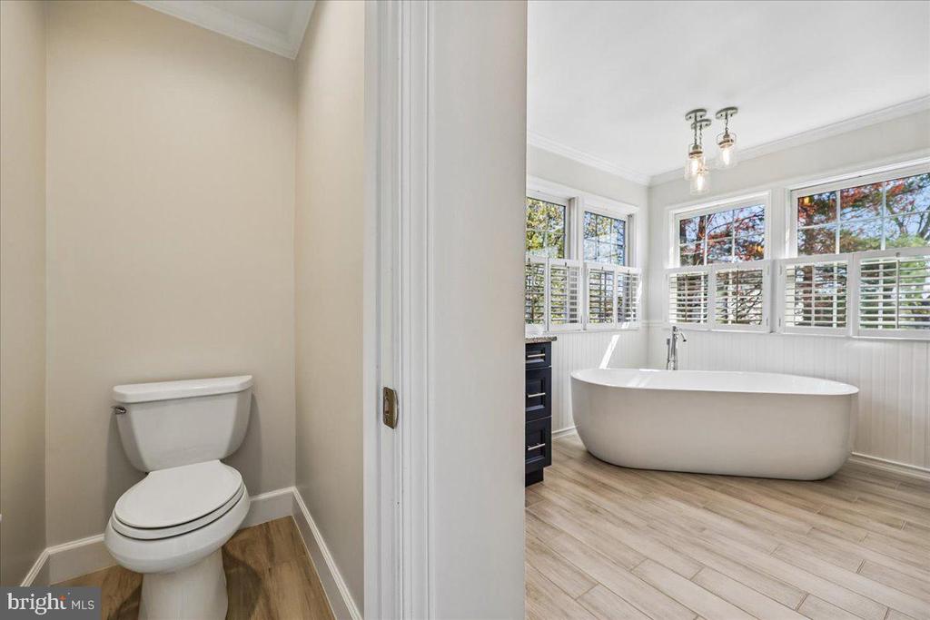 15200 COUNTRY GLEN COURT