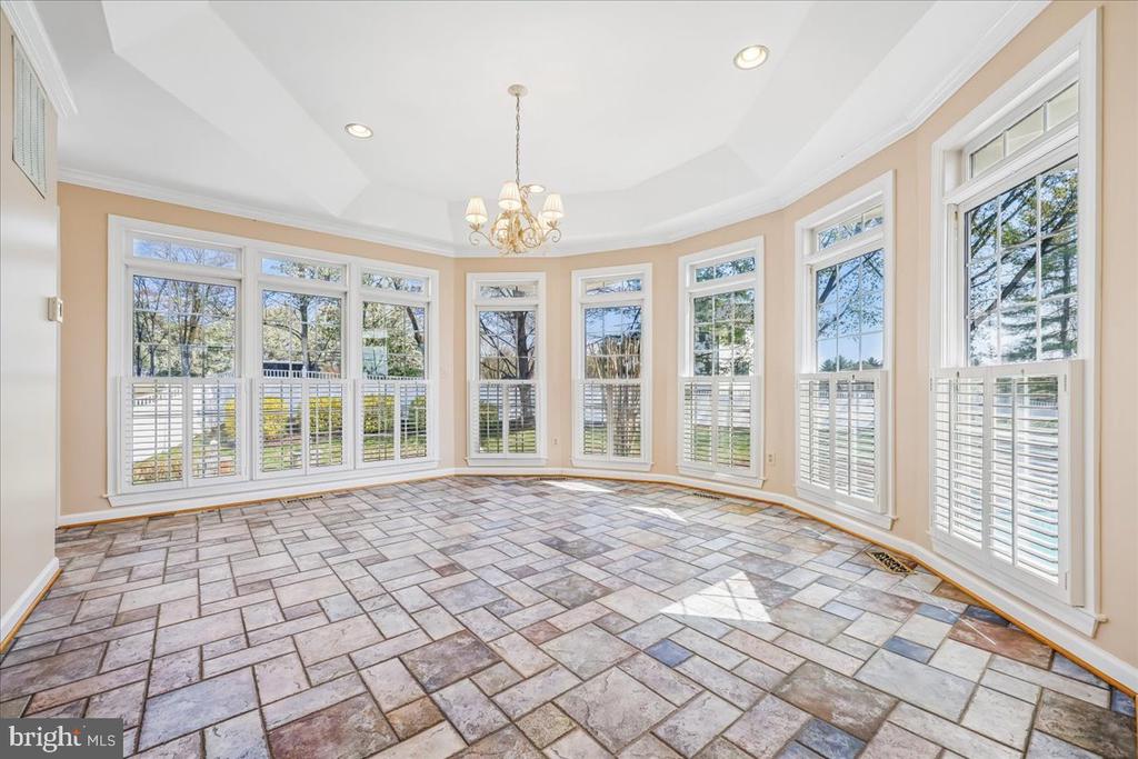 15200 COUNTRY GLEN COURT