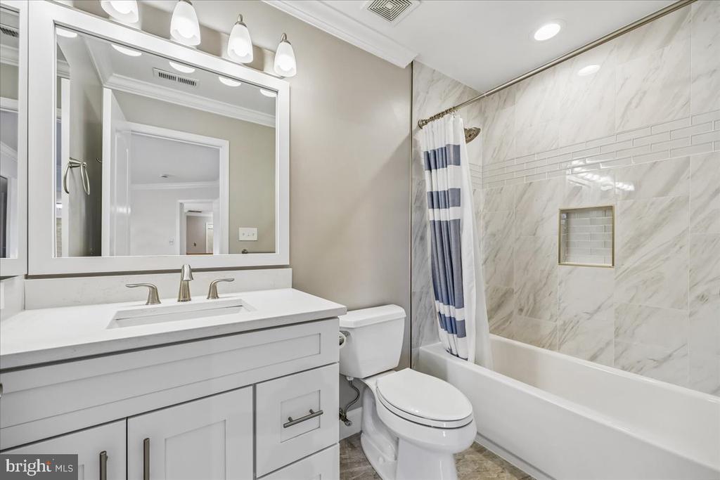 15200 COUNTRY GLEN COURT