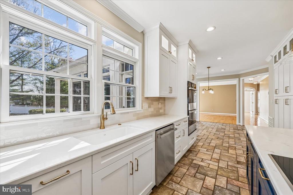 15200 COUNTRY GLEN COURT