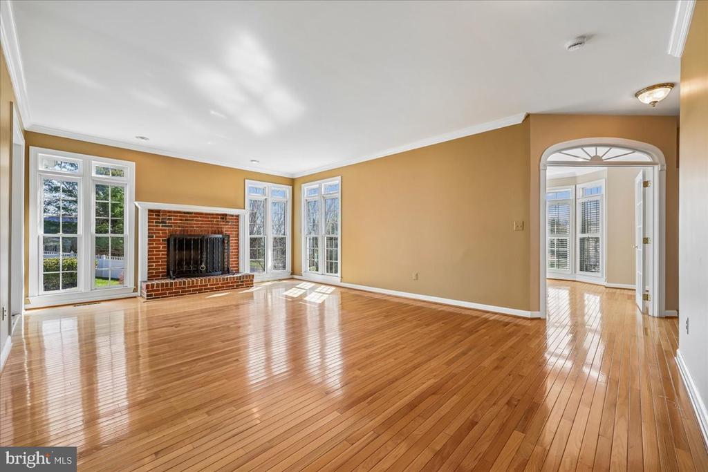15200 COUNTRY GLEN COURT