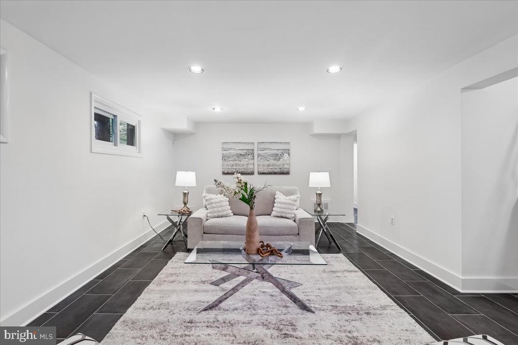 9817 CHERRY TREE LANE
