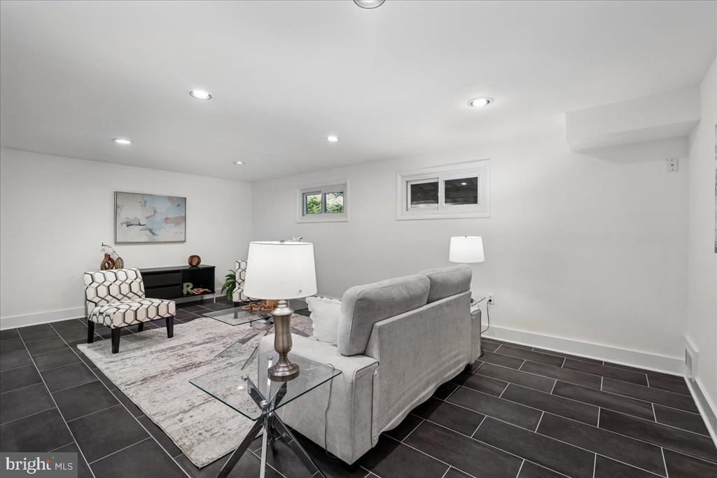 9817 CHERRY TREE LANE
