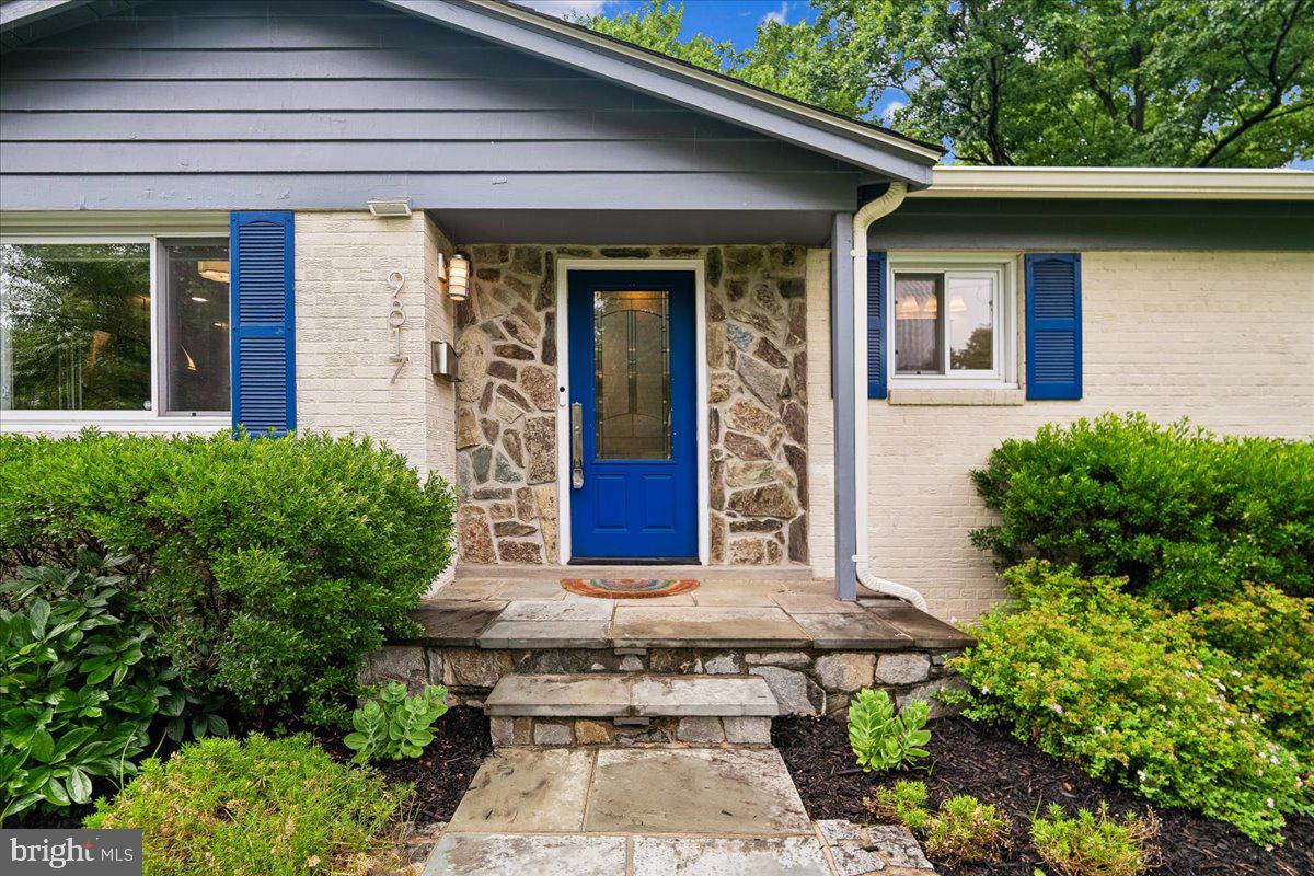 9817 CHERRY TREE LANE
