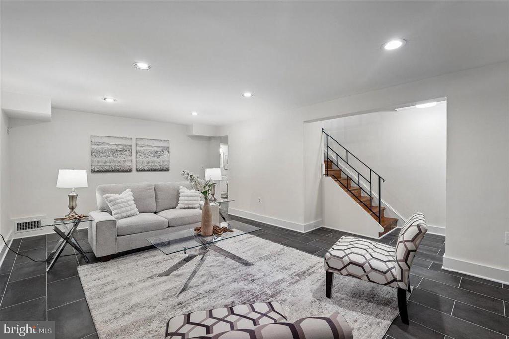 9817 CHERRY TREE LANE