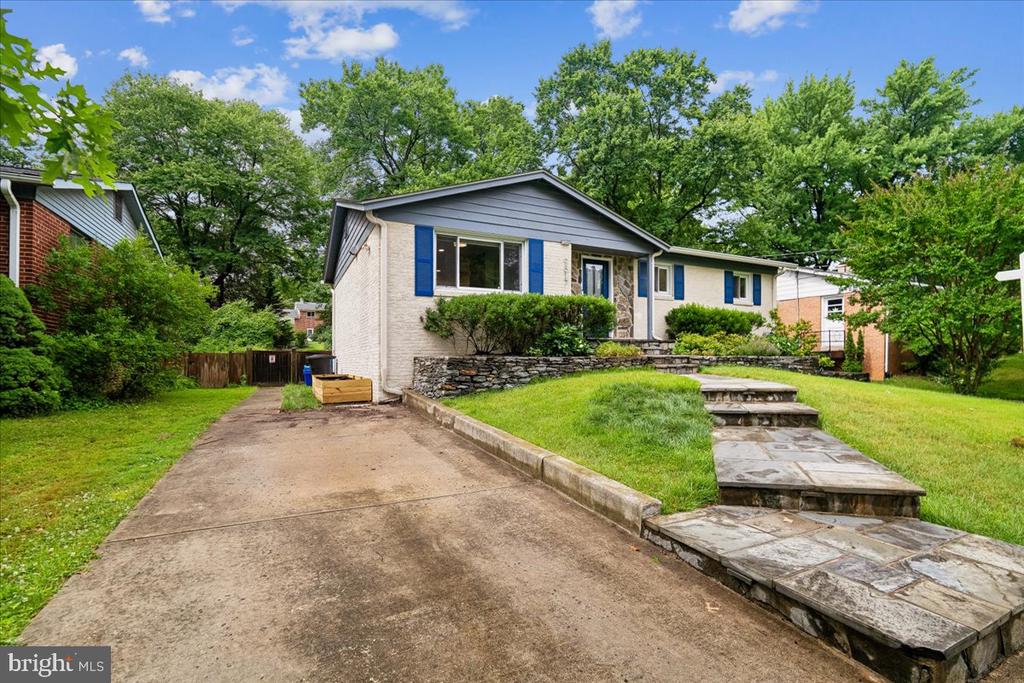 9817 CHERRY TREE LANE
