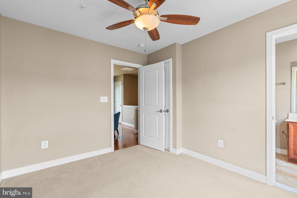 5706 46th Pl