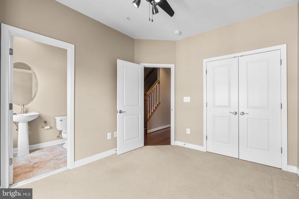 5706 46th Pl