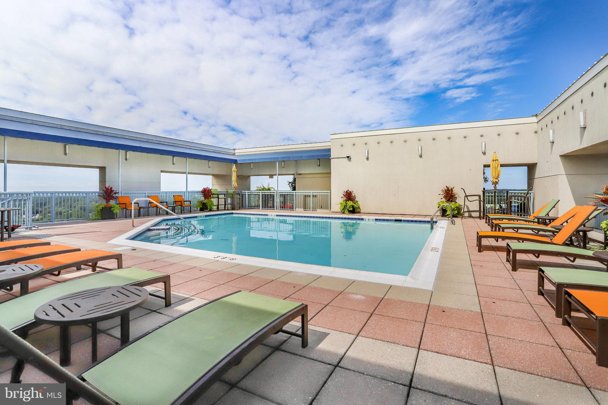 851 N Glebe ROAD Unit: 207