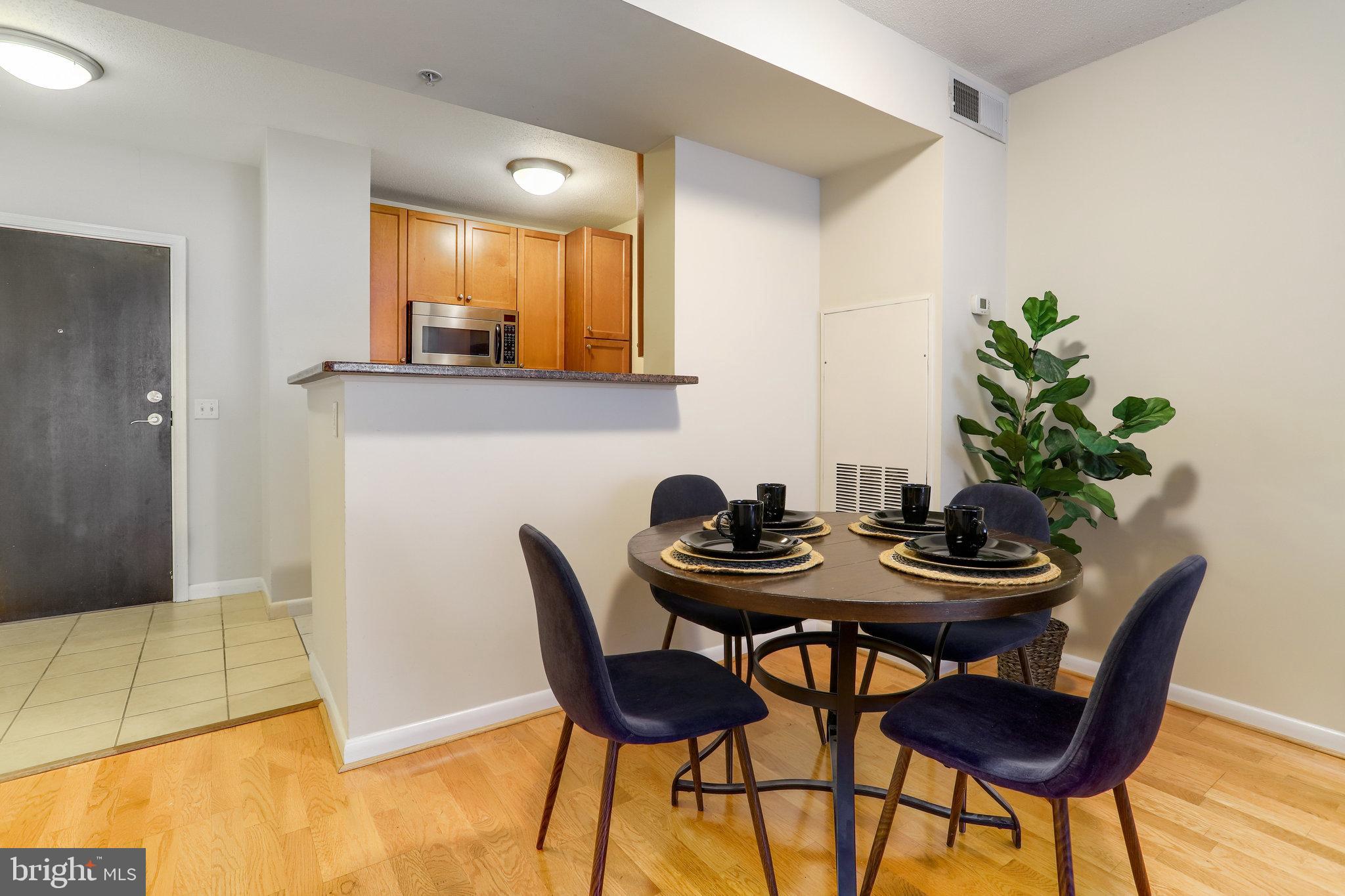851 N Glebe ROAD Unit: 207