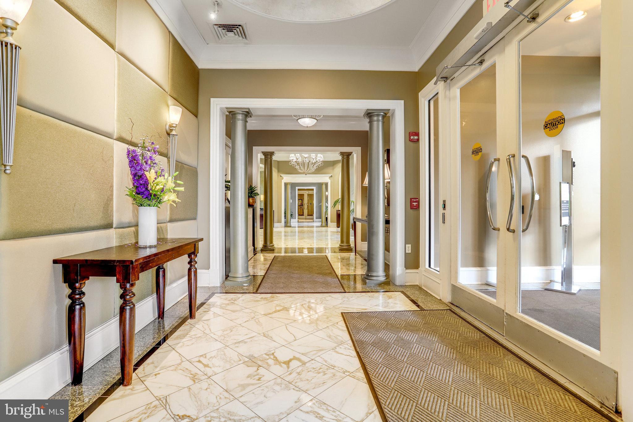 851 N Glebe ROAD Unit: 207