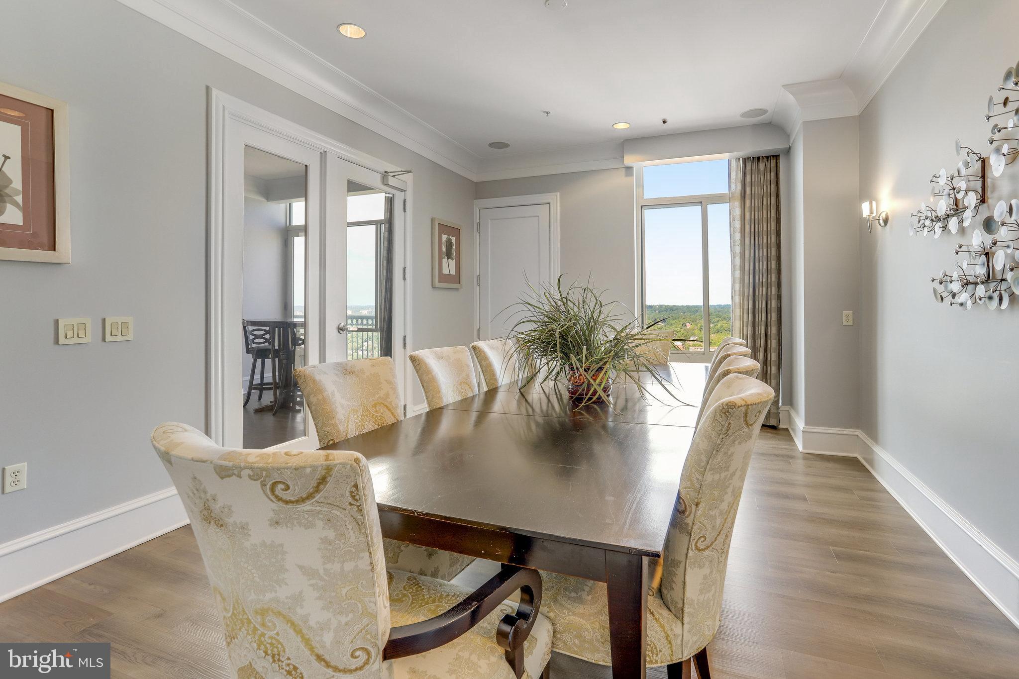 851 N Glebe ROAD Unit: 207