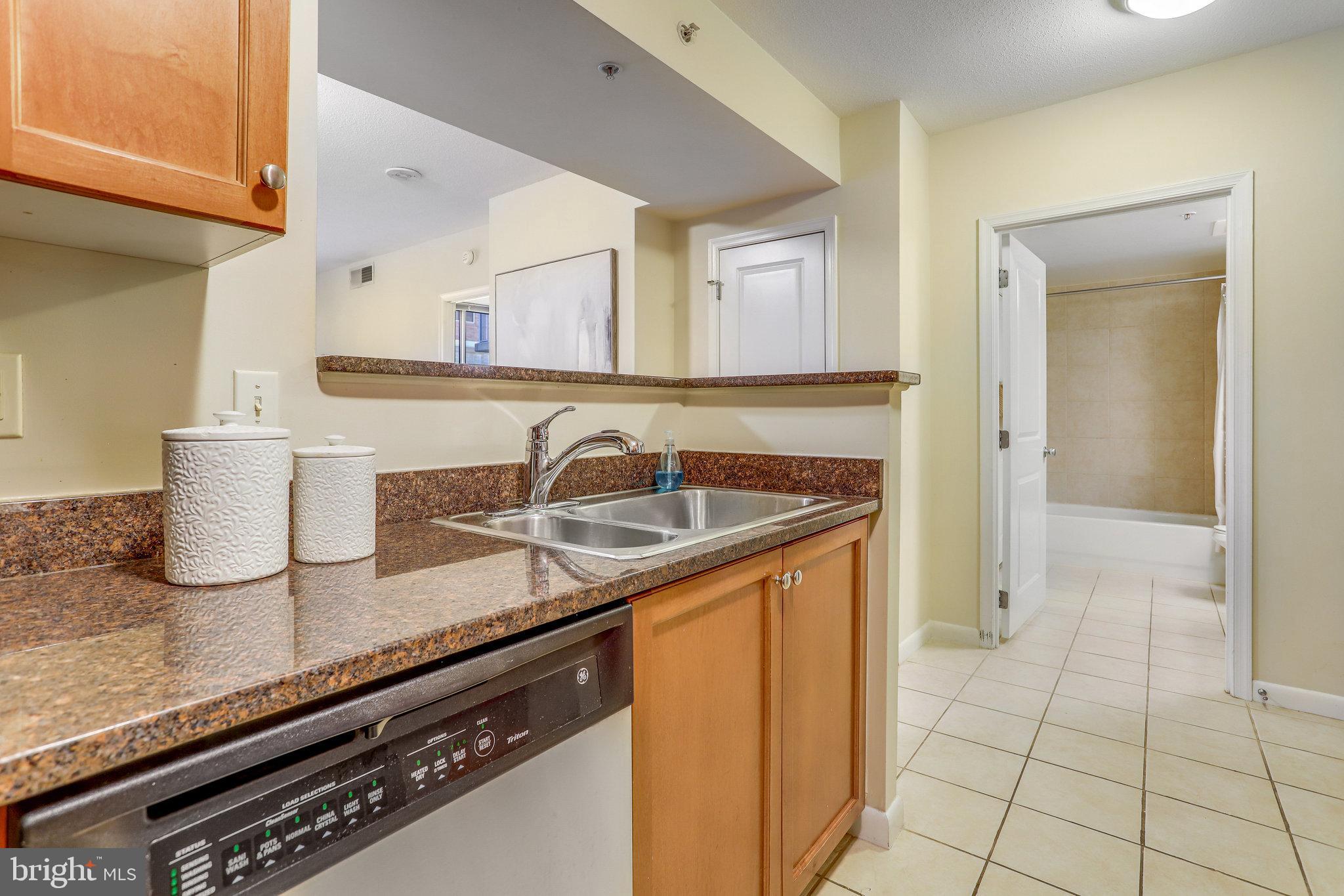 851 N Glebe ROAD Unit: 207