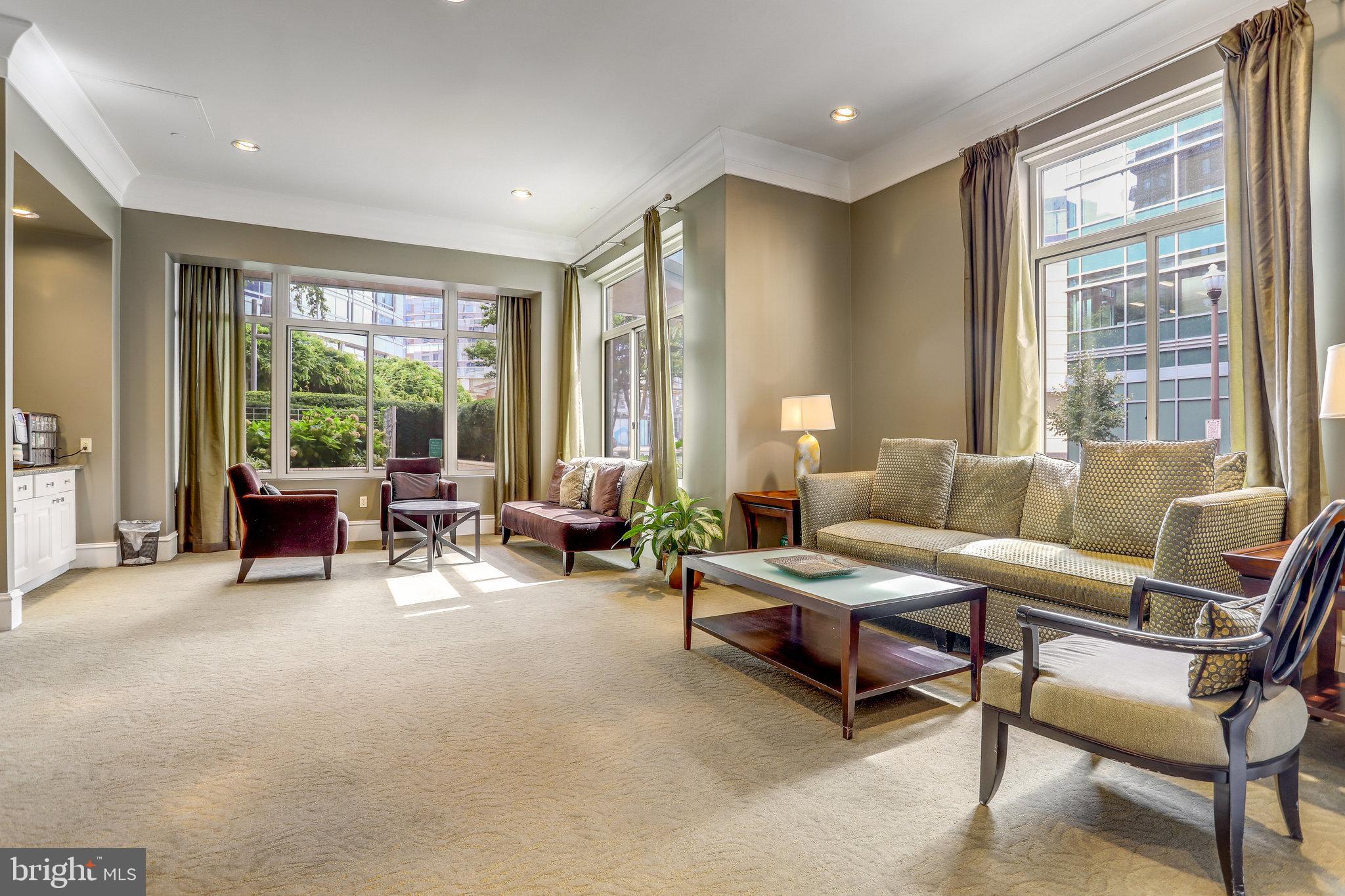 851 N Glebe ROAD Unit: 207