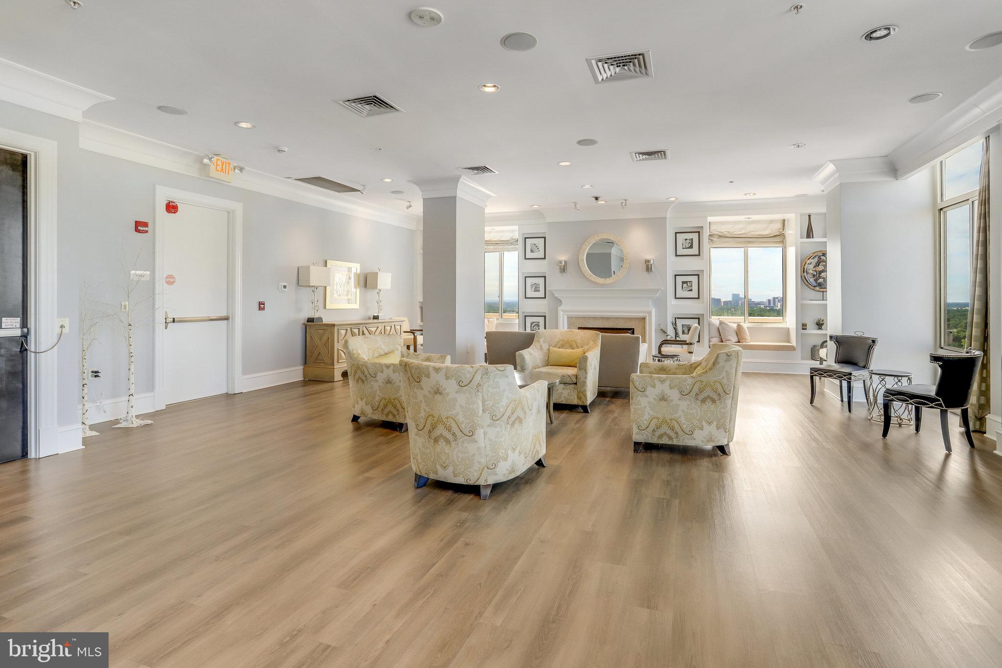 851 N Glebe ROAD Unit: 207