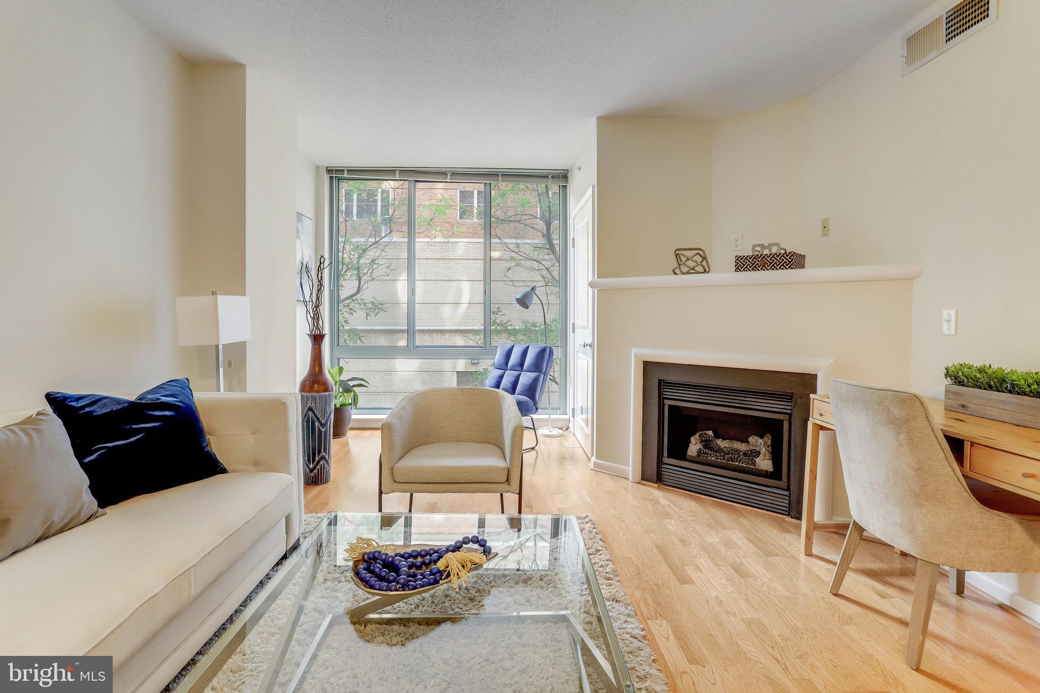 851 N Glebe ROAD Unit: 207