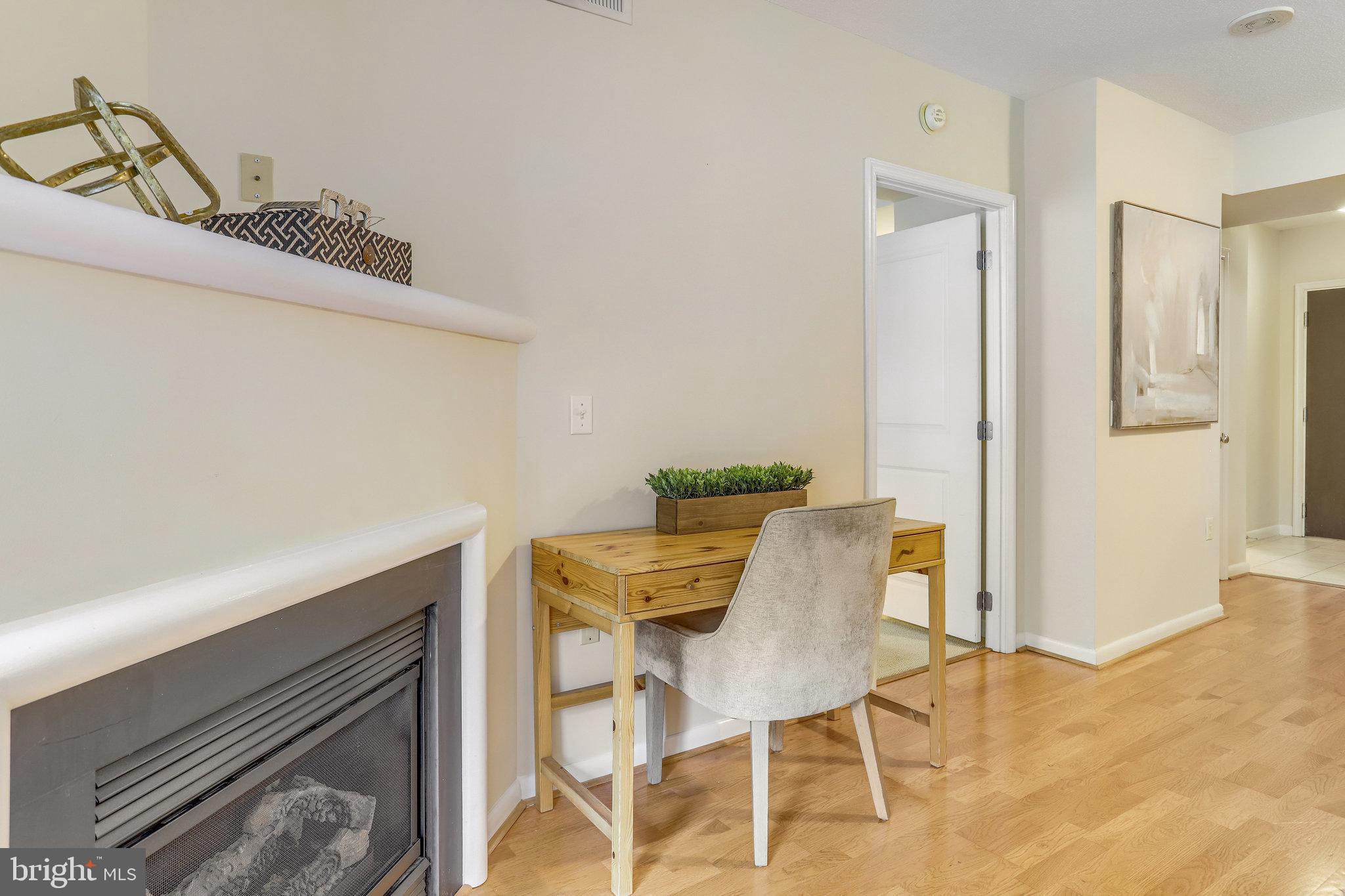 851 N Glebe ROAD Unit: 207
