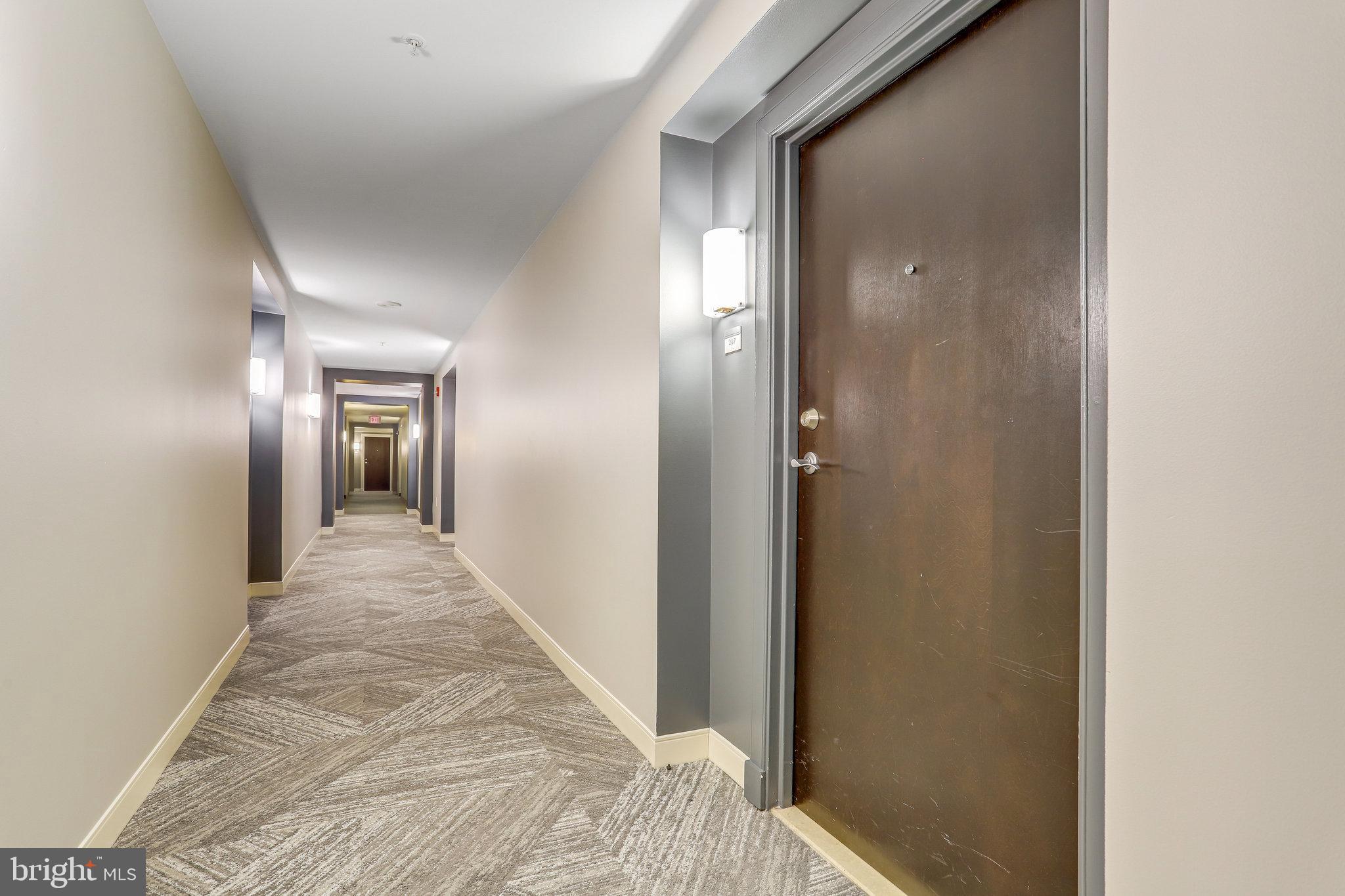 851 N Glebe ROAD Unit: 207