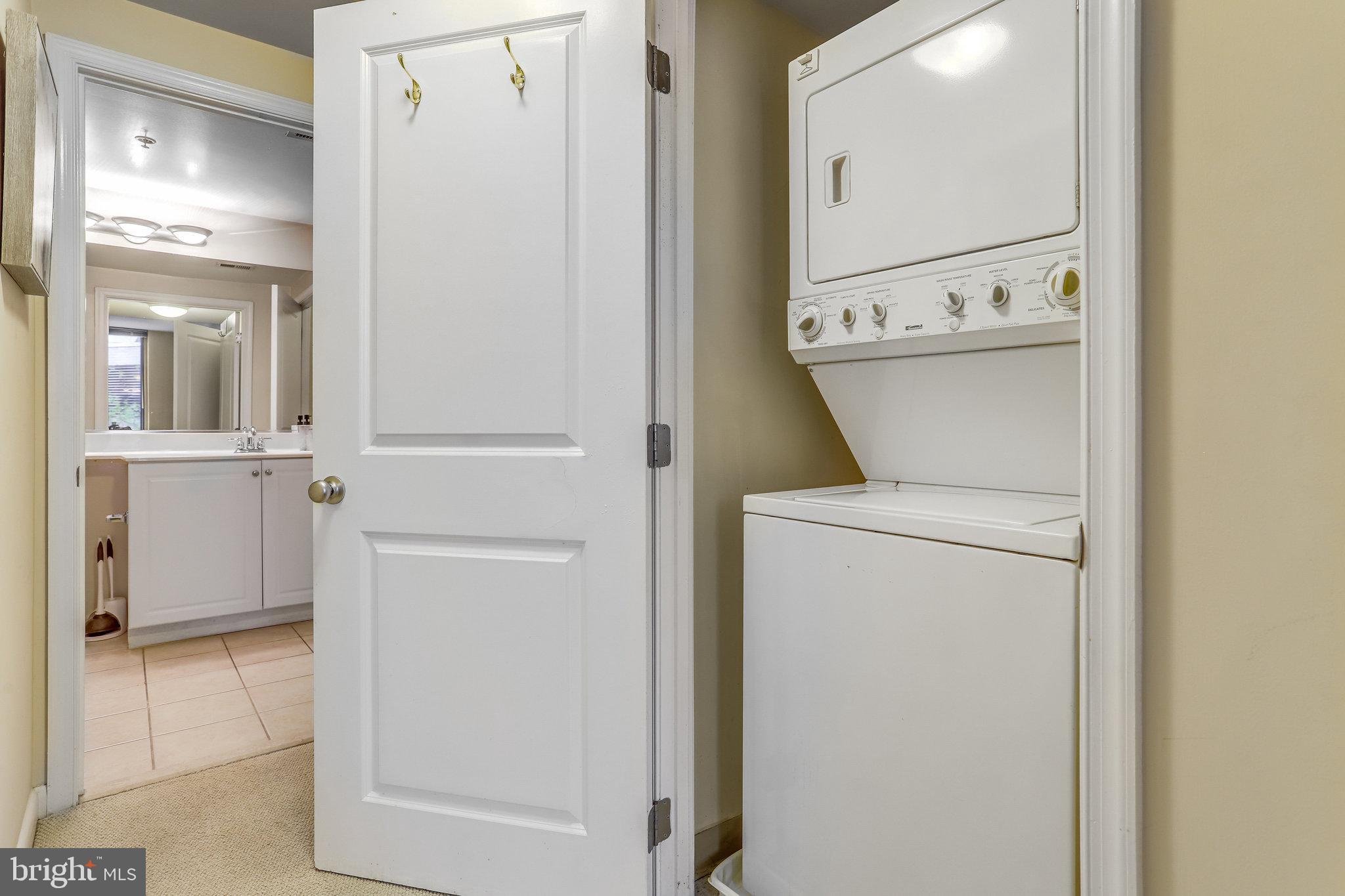 851 N Glebe ROAD Unit: 207