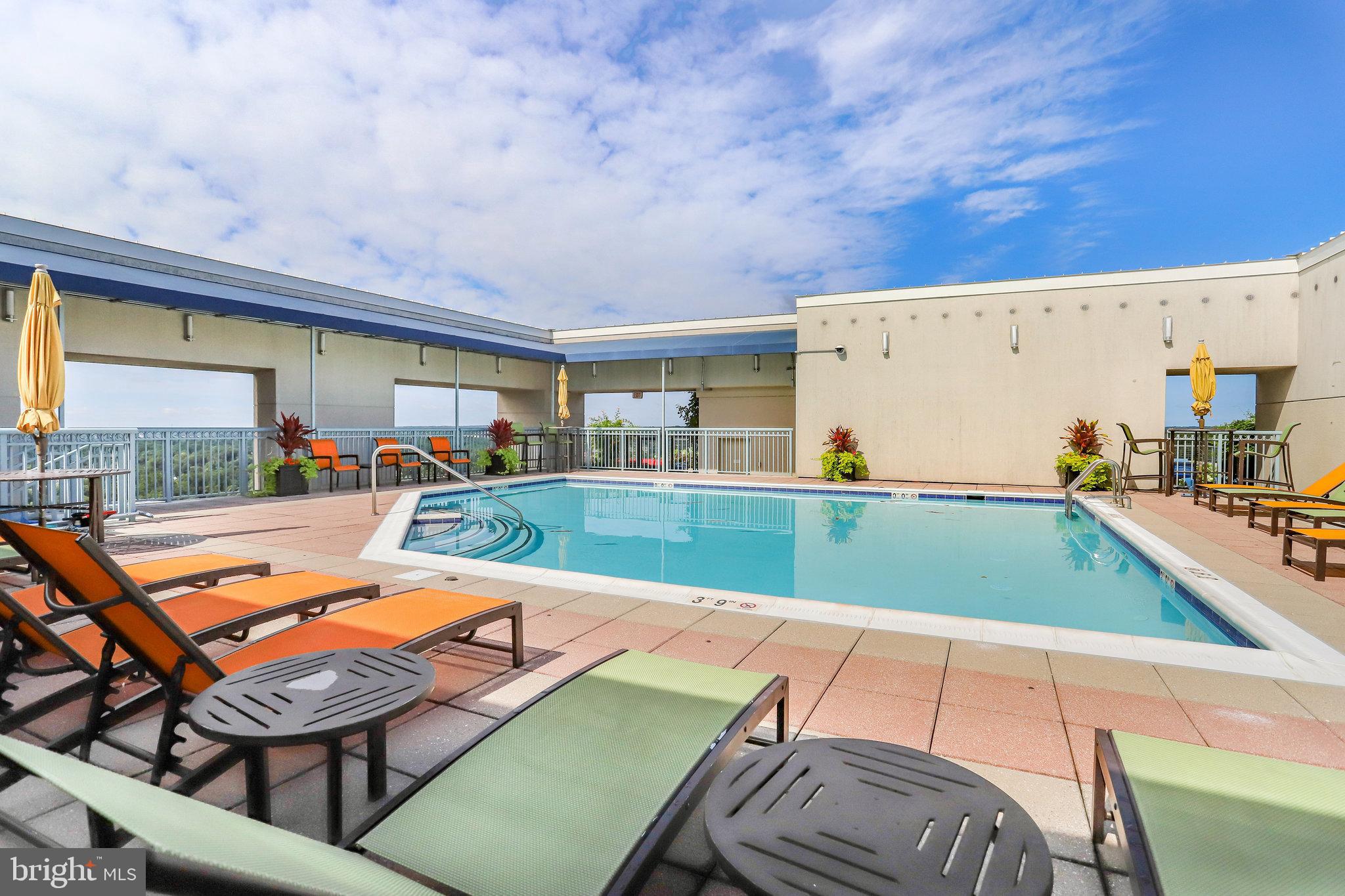 851 N Glebe ROAD Unit: 207