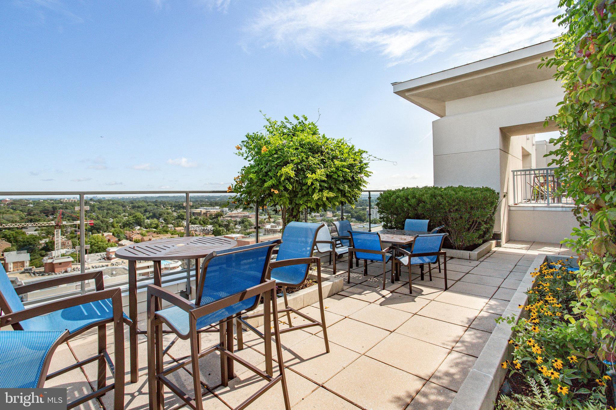 851 N Glebe ROAD Unit: 207