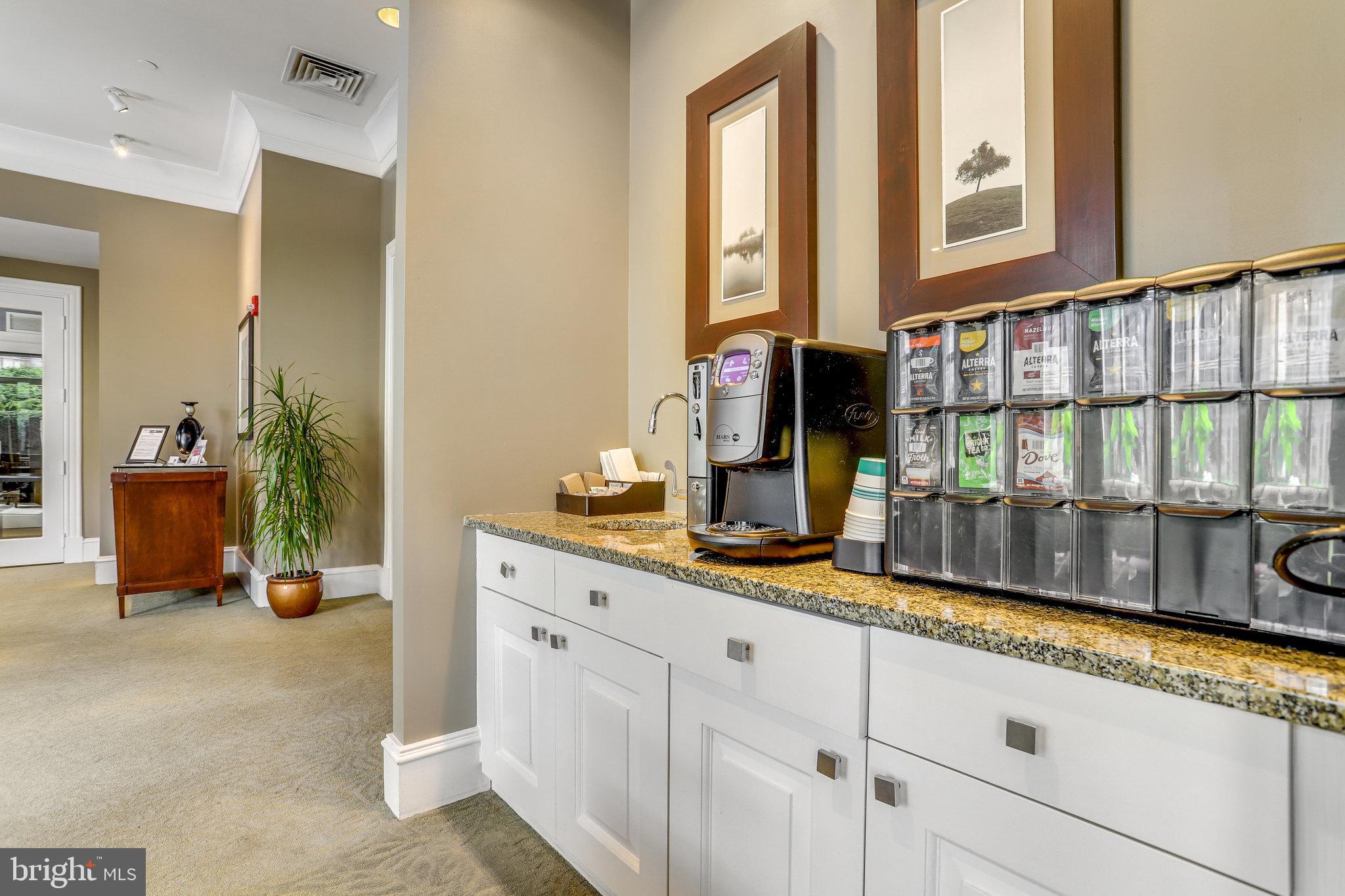 851 N Glebe ROAD Unit: 207