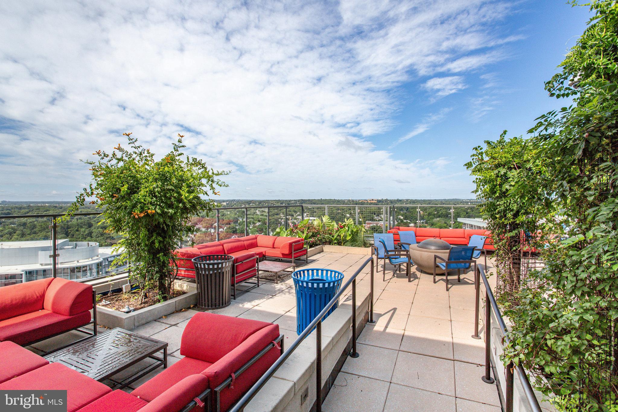 851 N Glebe ROAD Unit: 207