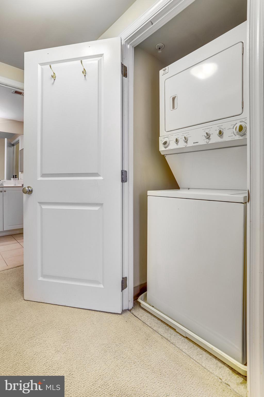 851 N Glebe ROAD Unit: 207