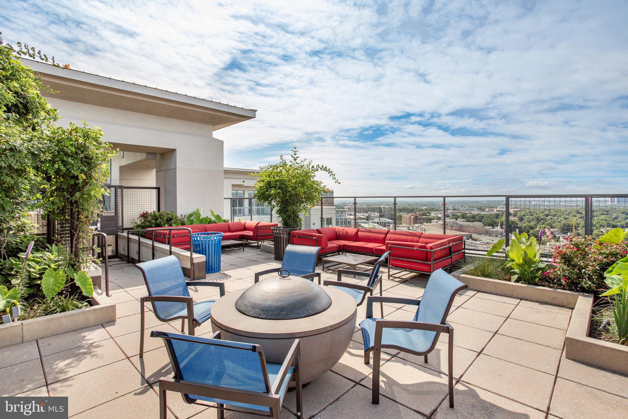 851 N Glebe ROAD Unit: 207