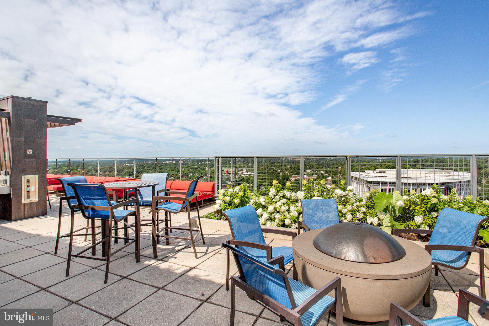 851 N Glebe ROAD Unit: 207