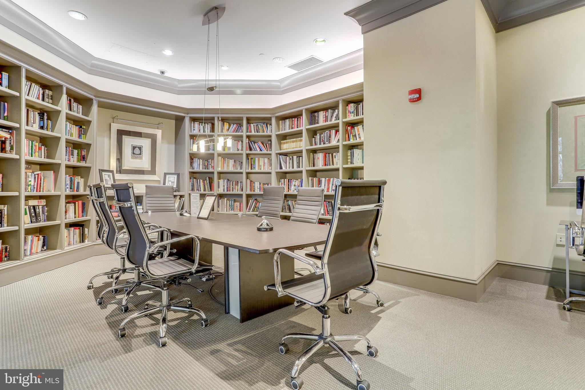 851 N Glebe ROAD Unit: 207