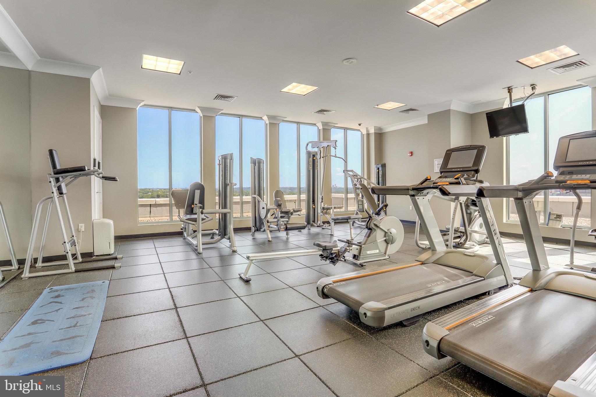 851 N Glebe ROAD Unit: 207