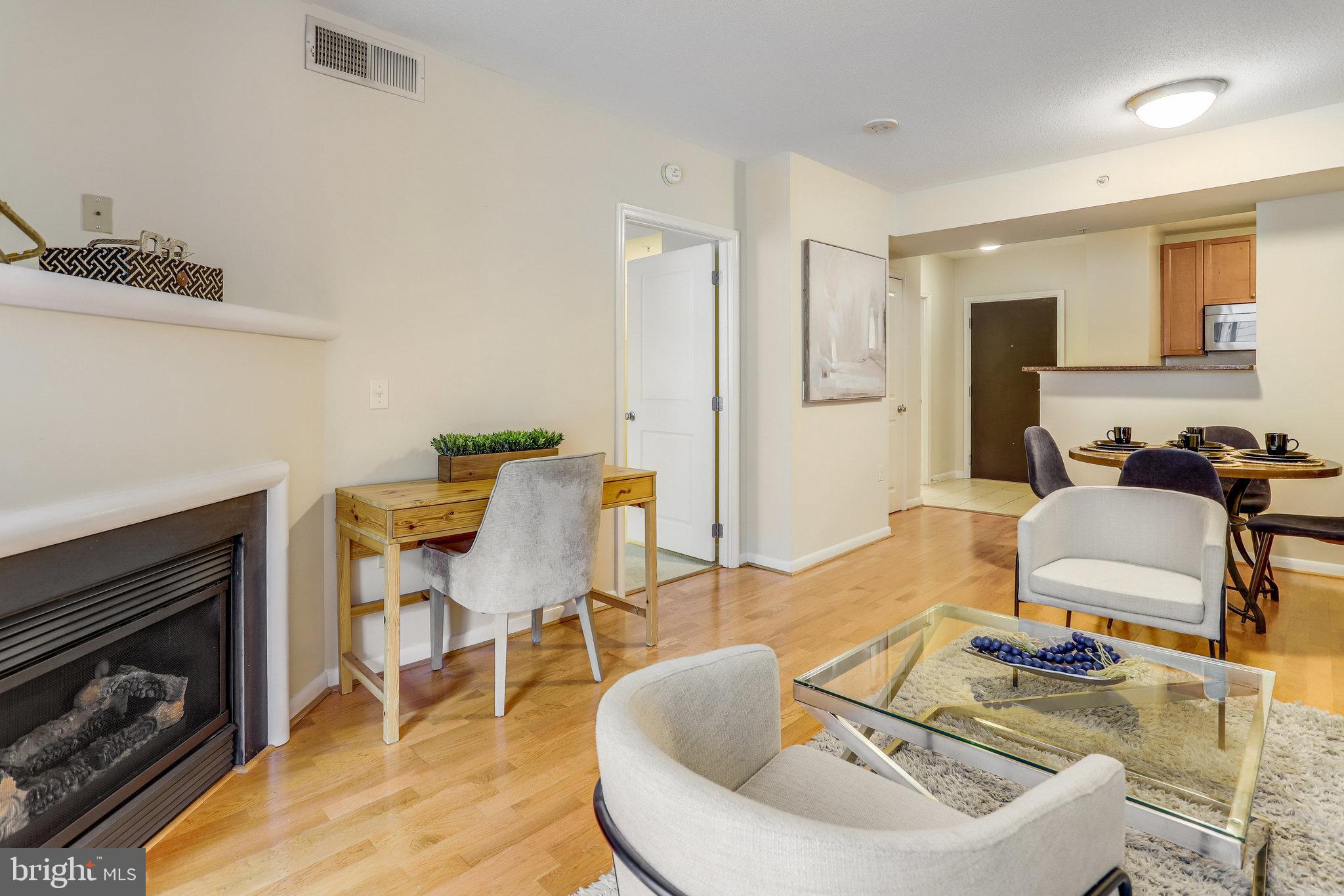 851 N Glebe ROAD Unit: 207