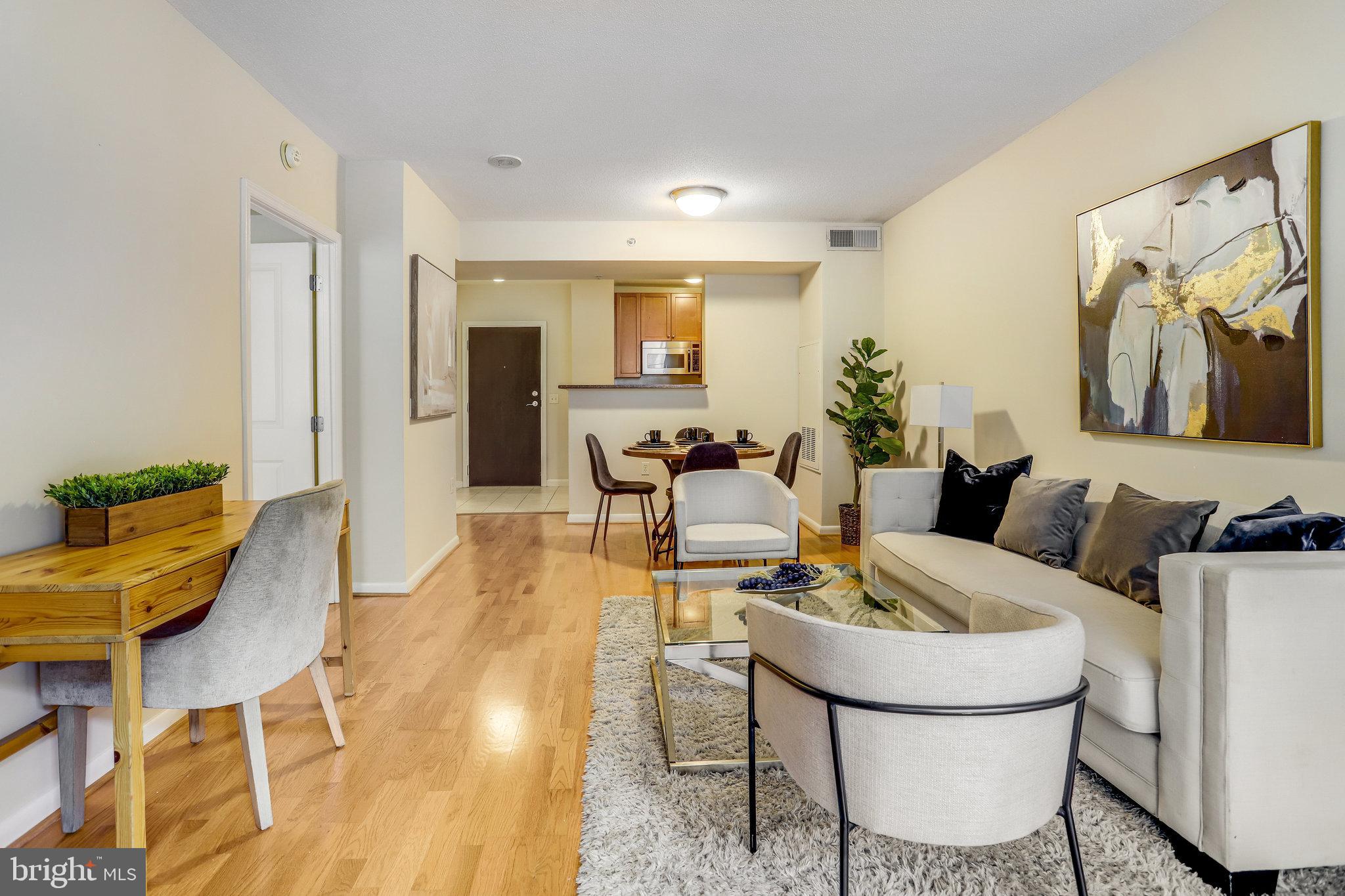 851 N Glebe ROAD Unit: 207