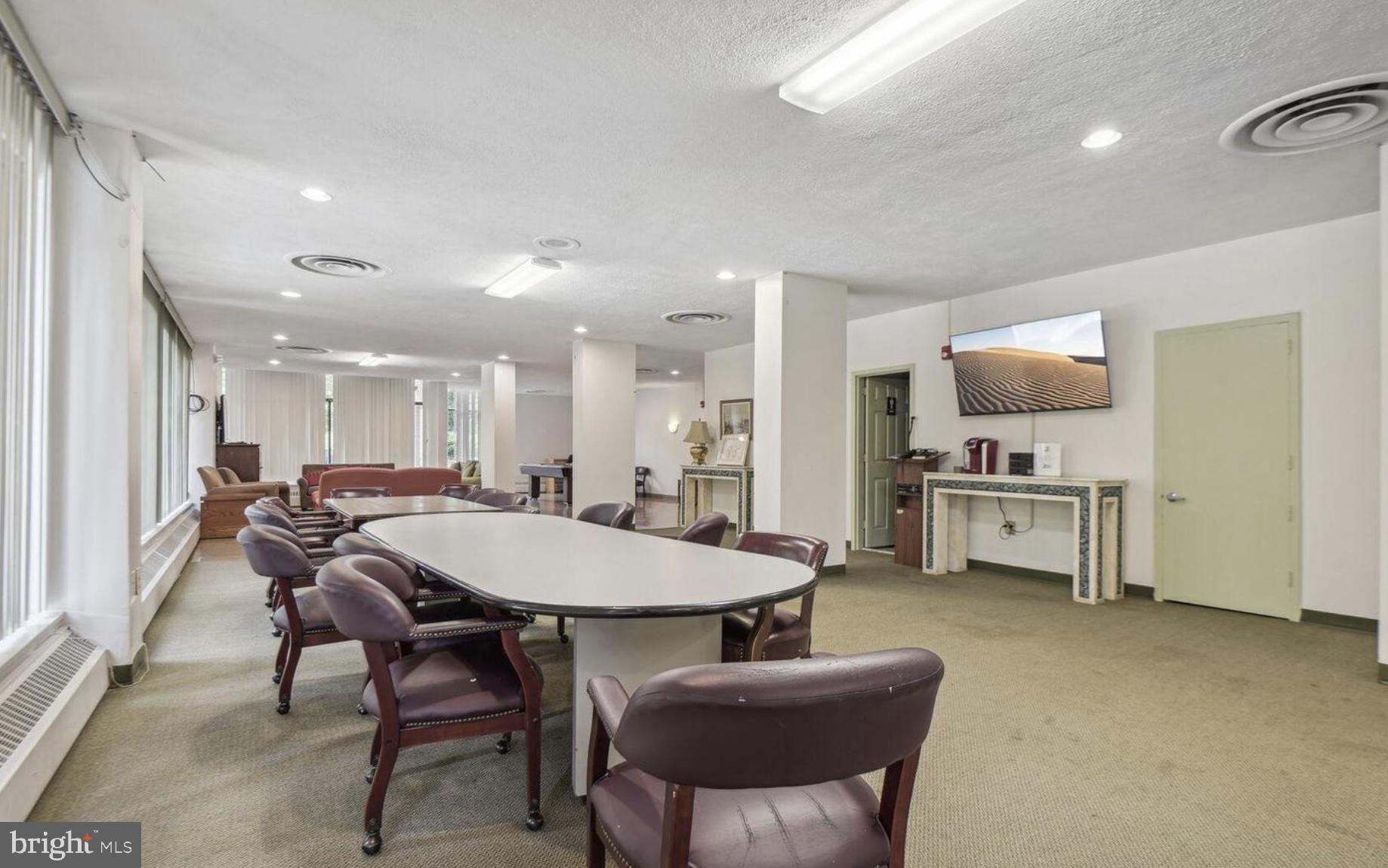 4141 N Henderson ROAD Unit: 221