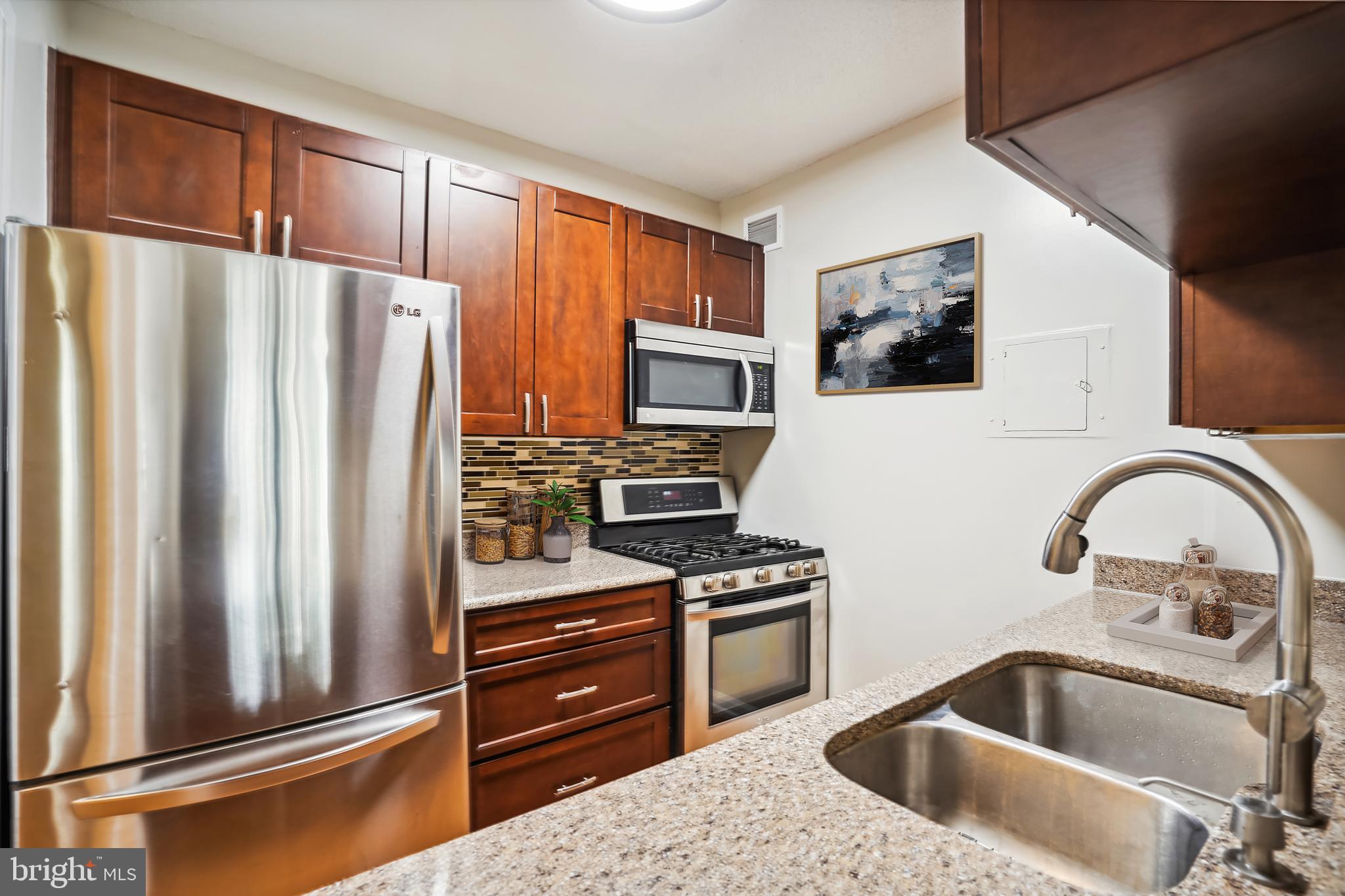 4141 N Henderson ROAD Unit: 221